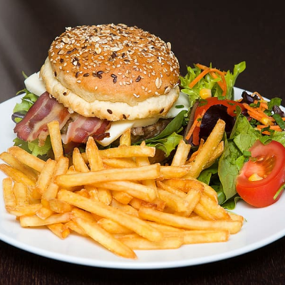 Burger-Chips-Salad